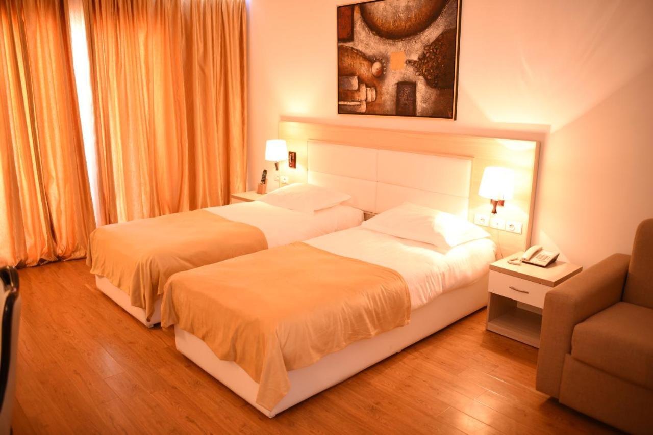 Hotel Bleart Shkallnur Екстер'єр фото